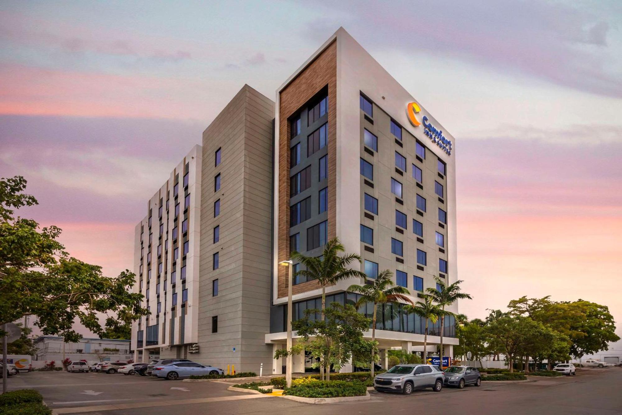Comfort Inn & Suites Miami International Airport Miami Springs Esterno foto
